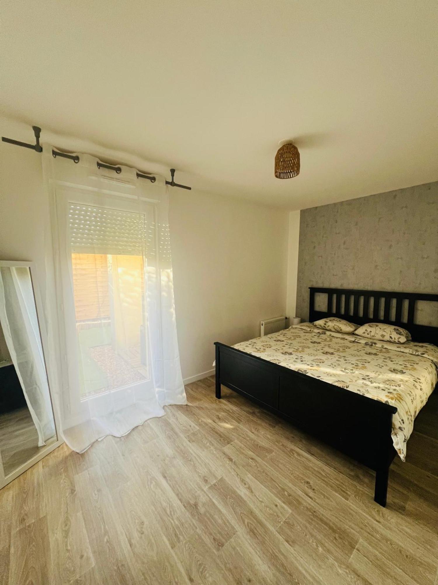 Appartement Rez De Chaussee Avec Parking Prive Orléans Eksteriør bilde