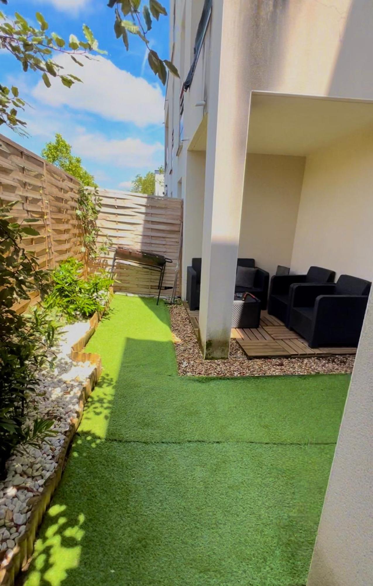 Appartement Rez De Chaussee Avec Parking Prive Orléans Eksteriør bilde